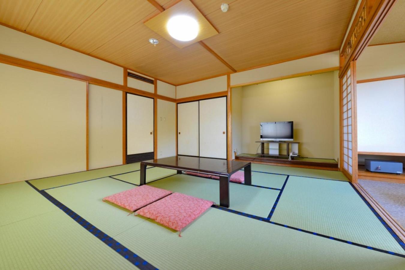 Ooedo Onsen Monogatari Shinshu Kakeyu Hotel Ueda Ruang foto